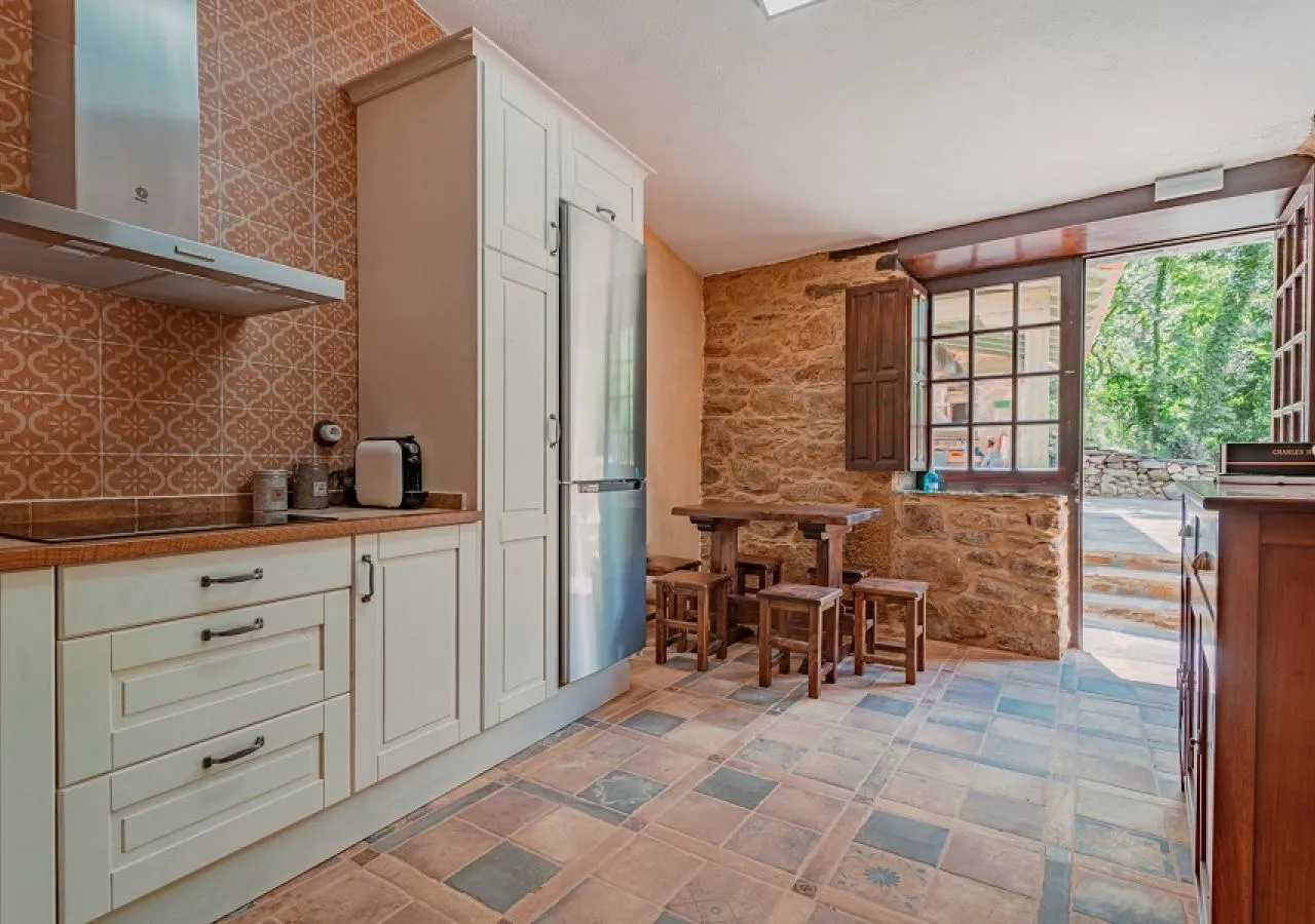 casa-escondida-aveiga-salon-cocin-4358